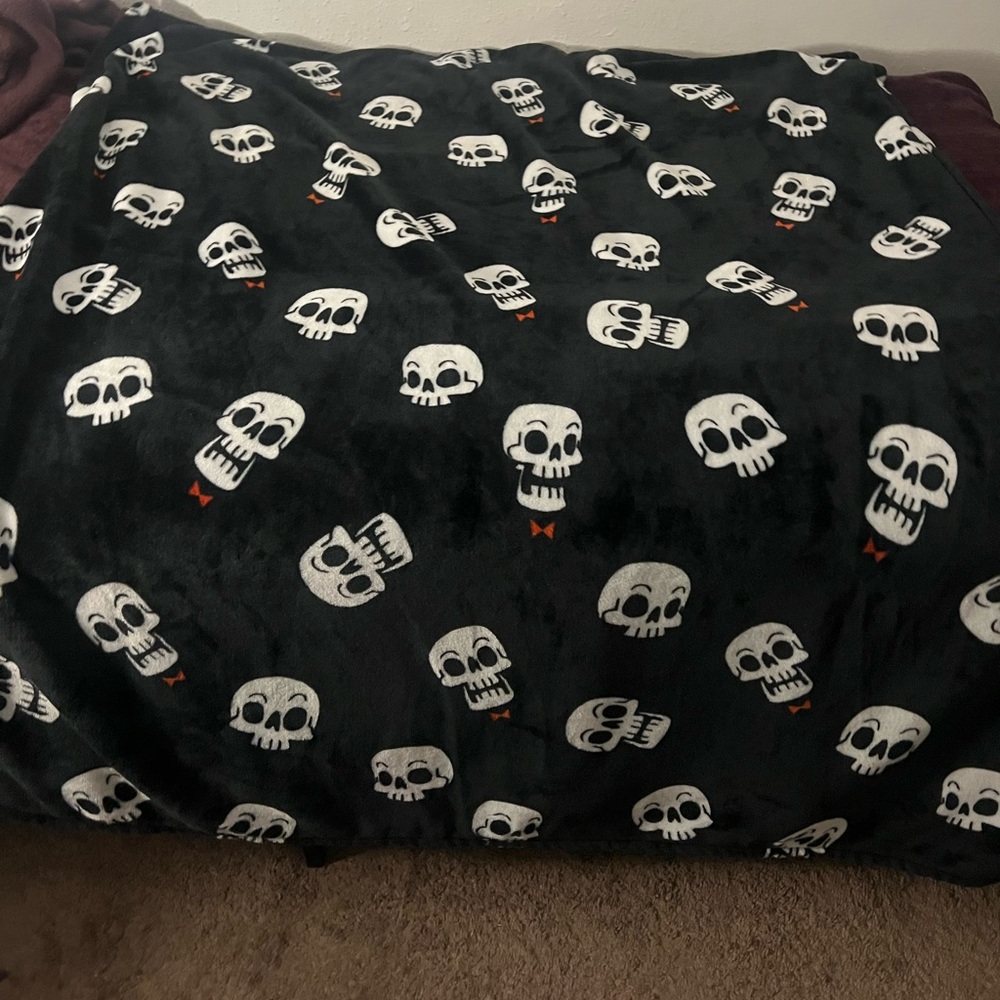 Skull head throw from target